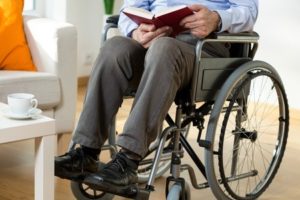 Mann im Rollstuhl - ALS